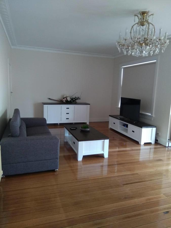 Riverbank Villa เดวอนพอร์ต ภายนอก รูปภาพ