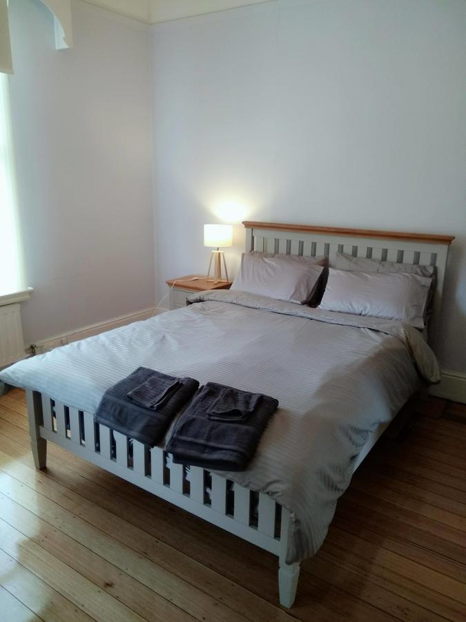 Riverbank Villa เดวอนพอร์ต ภายนอก รูปภาพ